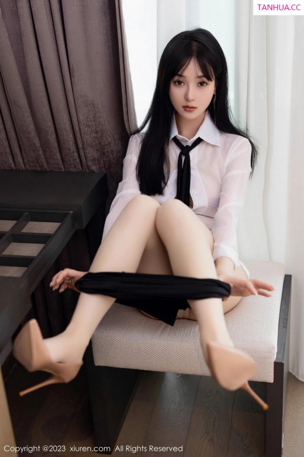 罗熙桐  [XiuRen]高清写真图 2023.05.10 No.6711 桐桐 长靴美腿第27张图片